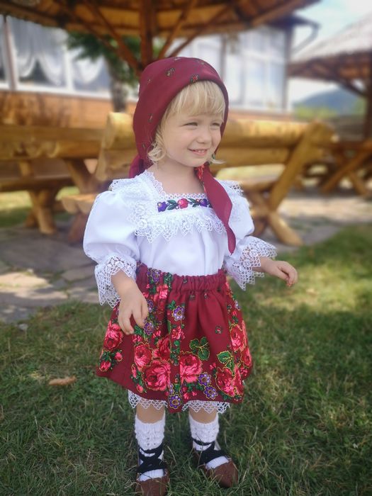 Costum popular pentru fete de Maramures