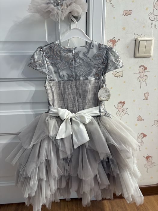 Нарядное платье для девочки НОВОЕ