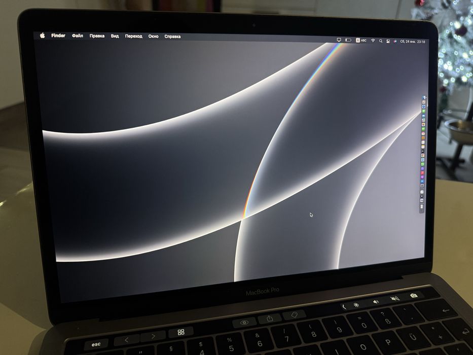 Macbook Pro 2016 i7 SSD 256gb 16GB RAM A1706 TouchBar TouchID