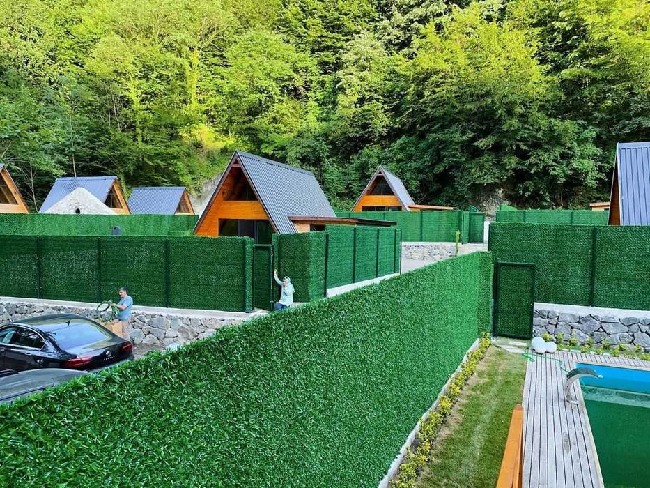 Идеалната ограда от изкуствена трева | ТОП цена | Декоративна мрежа