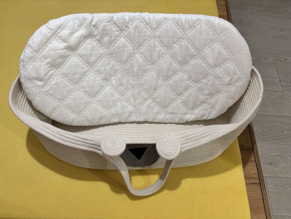 Cosulet impletit pentru bebelusi