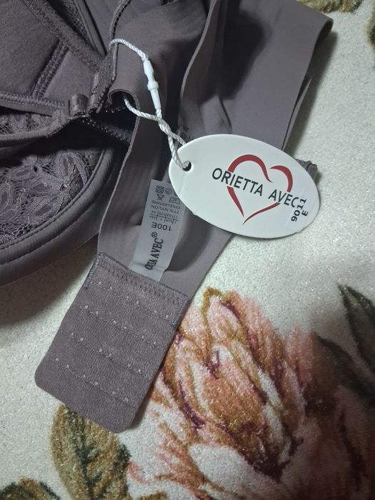 Продам бюстгальтер 100 Е