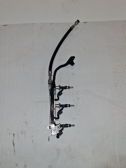 Rampa+3 Injectoare joasa  presiune BMW 1.5 benzina/ cod-8483304 OEM