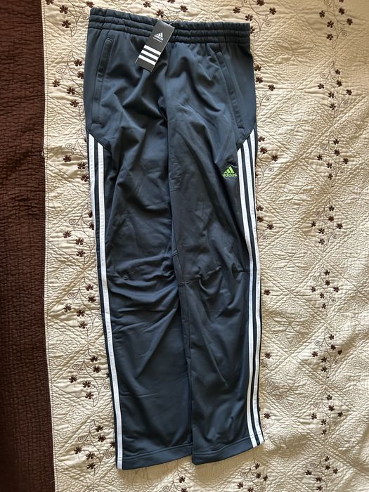 Pantaloni trening bărbați marca Adidas (potriviți și la adolescenți)