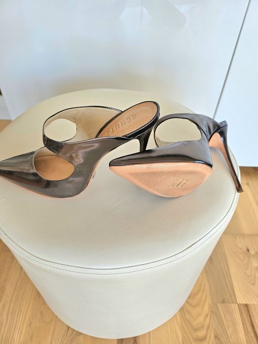 Saboti Schutz noi, nr 38 cu toc 12 cm inaltime, culoarea

aramiu-bronz