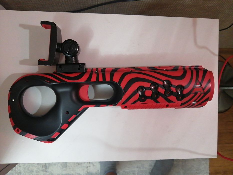 Игровой контроллер - бластер. Скин PewDiePie.