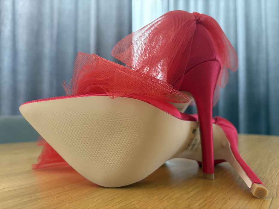 Обувки, 36 размер за повод