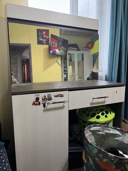 Комод с зеркалом