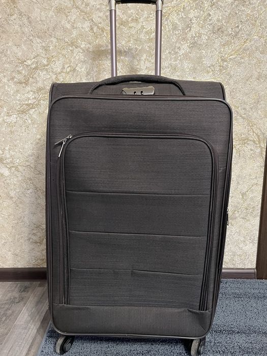 Чемодан большой.