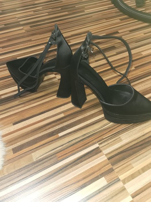 Vand Pantofi cu toc elegant nr 37