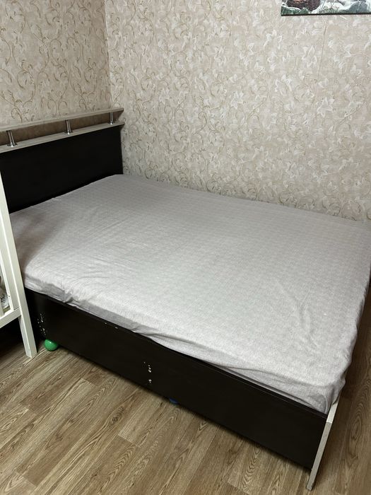 Продам двуспальную кровать