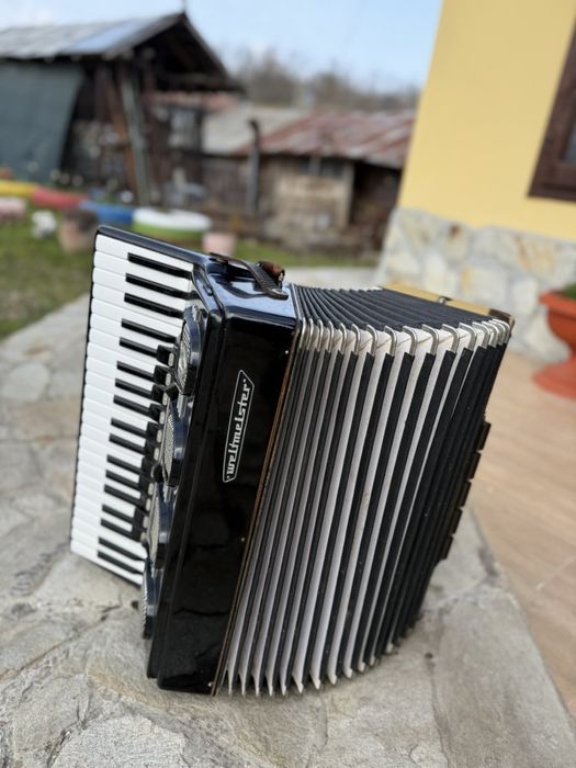 Акордеон  WELTMASTER Стела 120 баса