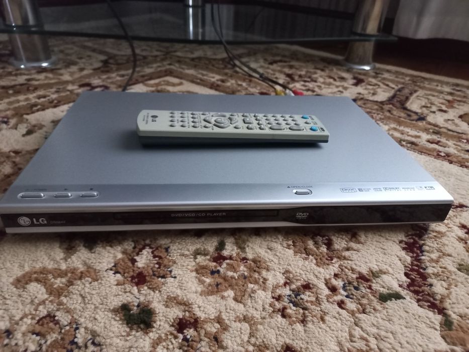 Продается комплект. TV, DVD, подставка