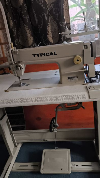 Продам швейную машинку