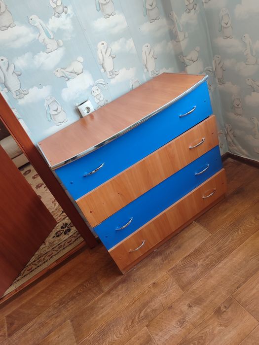 Отдам даром диван и комод