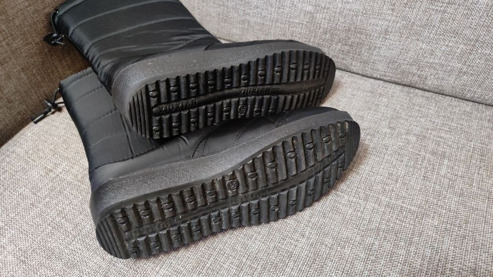 Сапожки утеплённые. Размер 39. Б. У. В отличном состоянии.