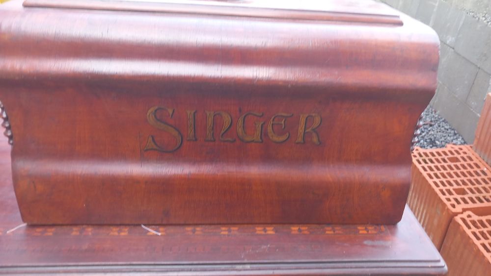 Vând mașină de cusut Singer