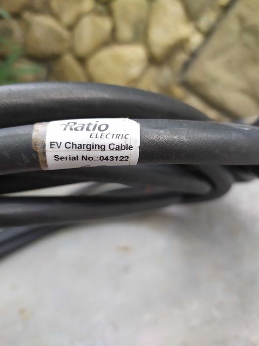 Кабели за зареждане на автомобил