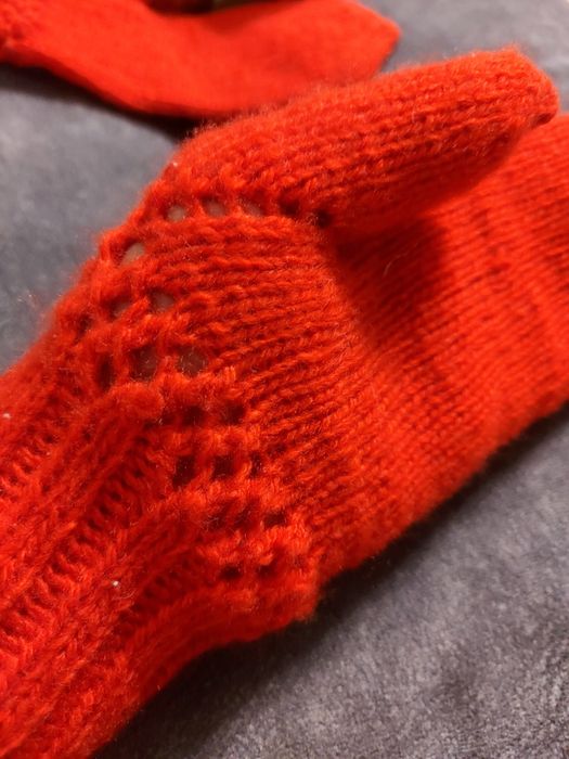 Варежки женские , продам