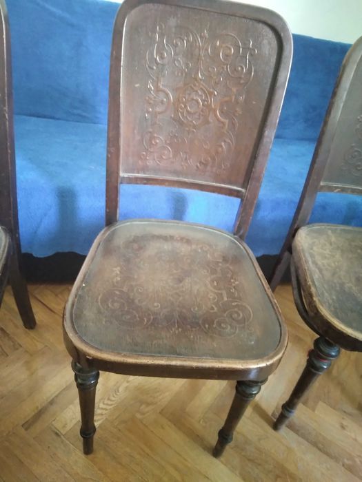 Три стари столове Thonet, виенски