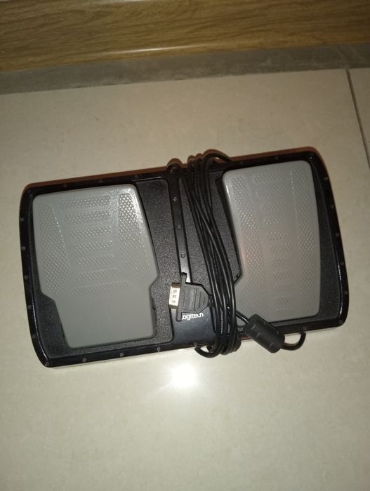 Игровой руль с педалями