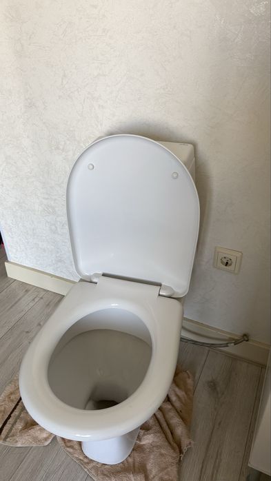 Продам унитаз с подвисной раковиной