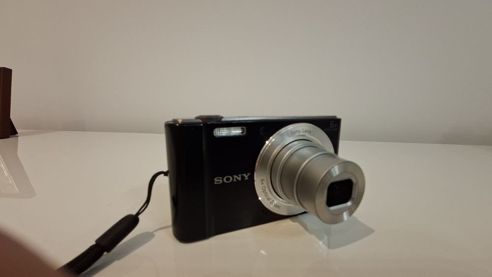 цифров фотоапарат Sony DSC-W810+резервна батерия