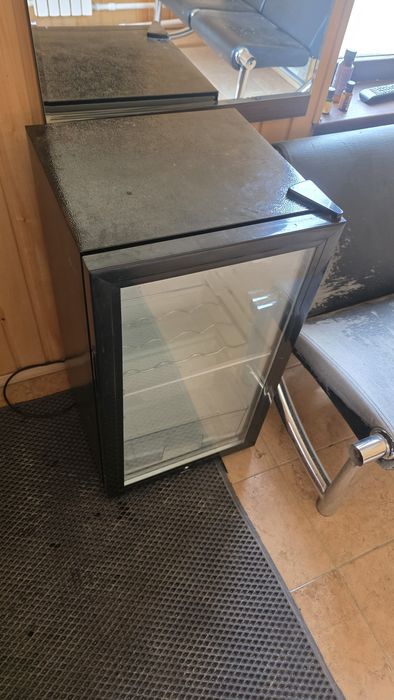 Холодильник со стеклянной дверью