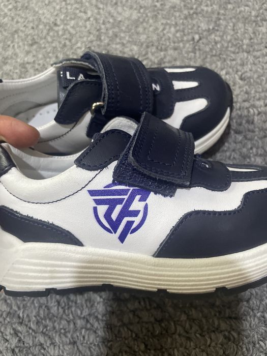 Продам кросовки кожанные фирмы Tiflani