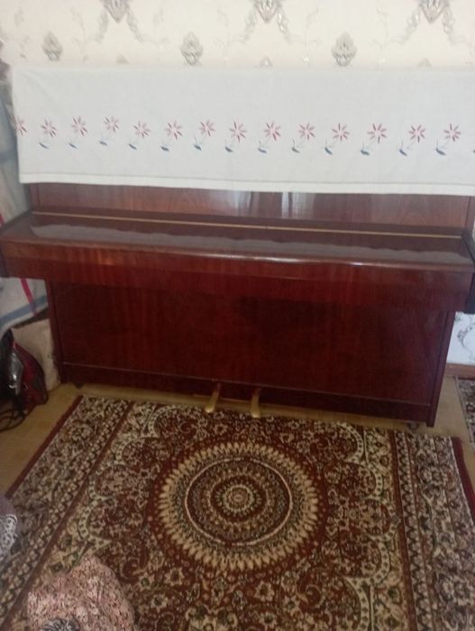 Pianino belarus yangidek turibdi