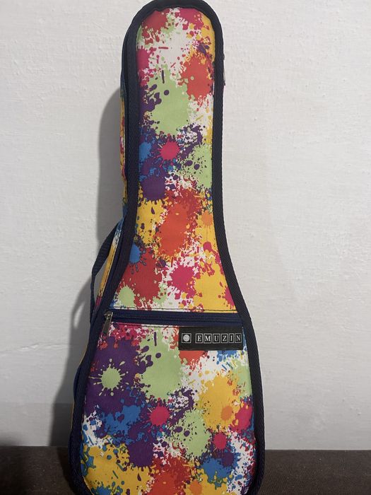 Продам укулелю с чехлом