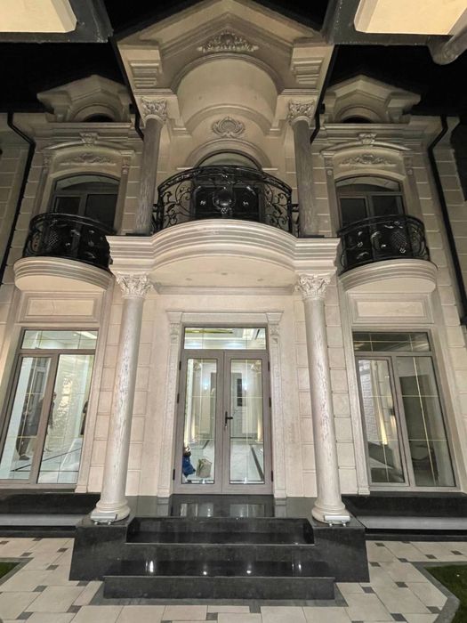 Продается евродом угловой с зади Гостиница Россия