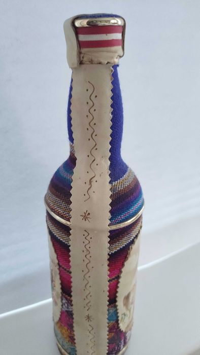 Колекционерска бутилка от Перу в етно стил