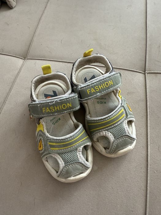 Продаю Детские сандали