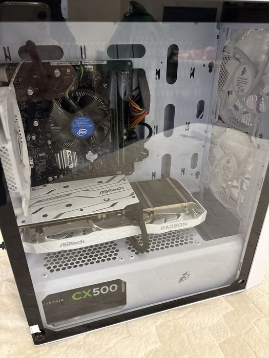 Gaming PC в перфектно състояние подходяща цена и е подходящ за всички