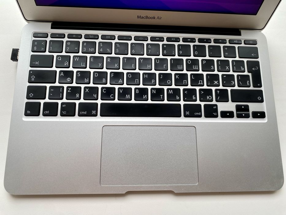 MacBook Air (11-inch, Early 2015).