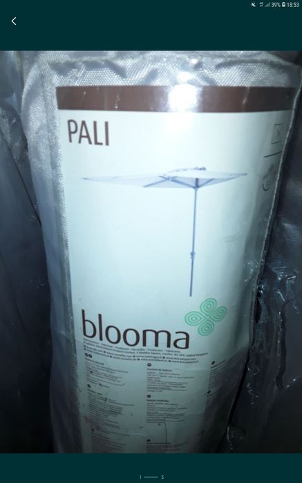 Vand umbrele și mese ...