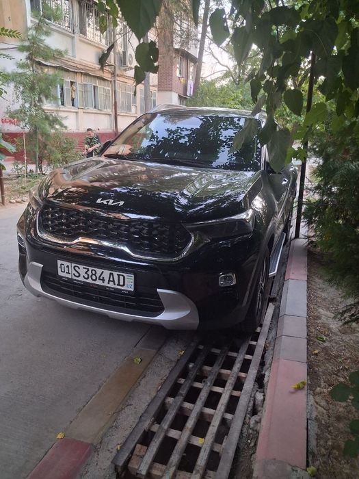 Kia sonet 2025 yil qora