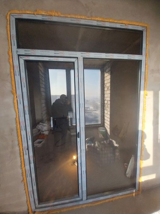 Пластиковые двери с окном