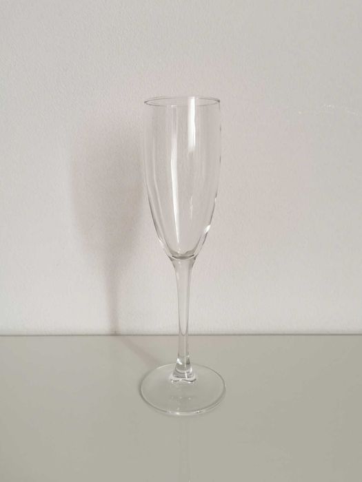 Тънкостенни стъклени чаши под наем