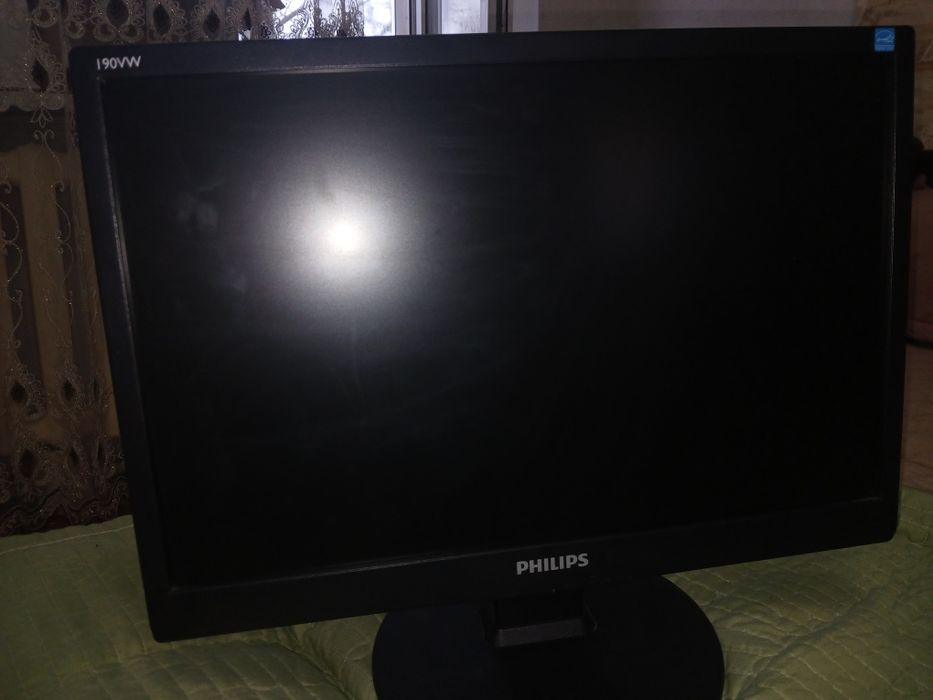 Маниторот компании PHILIPS