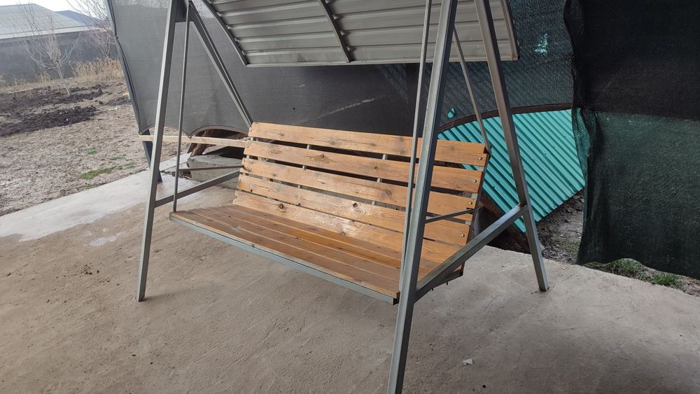 Качеля срочно самовывоз.Не большой торг.