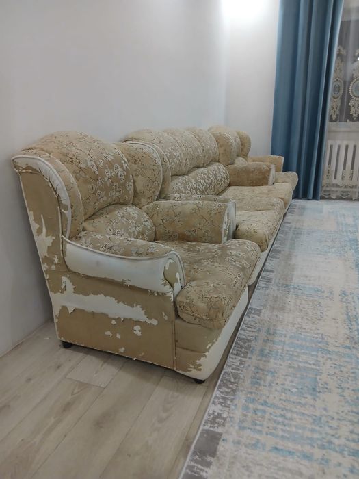 Продам диван с креслами