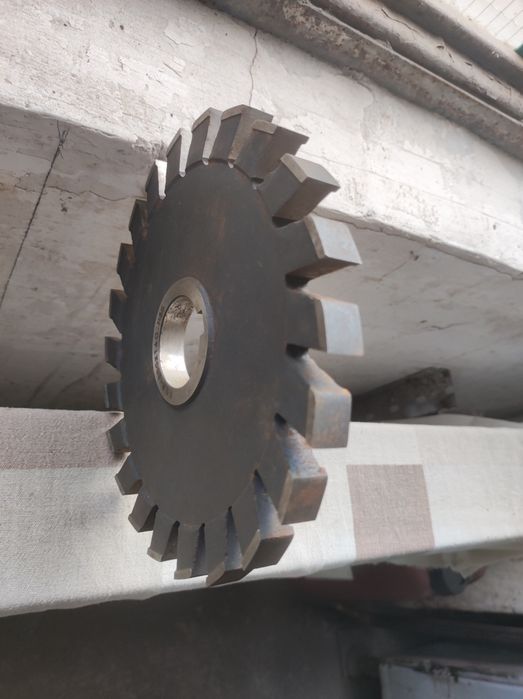 Vând freză disc metal