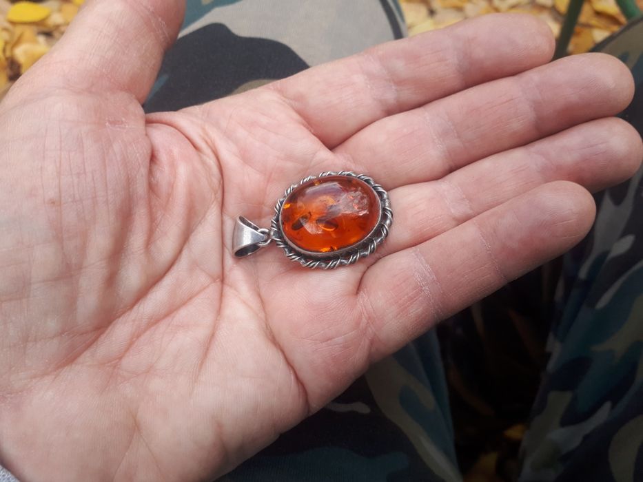 Серебряный кулон.