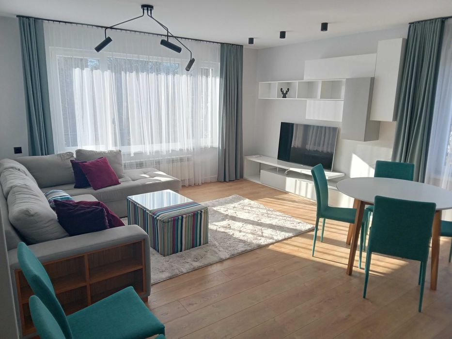 Дава се под наем Тристаен апартамент в София, Изток - 86 кв.м за 663 € - Снимка #1