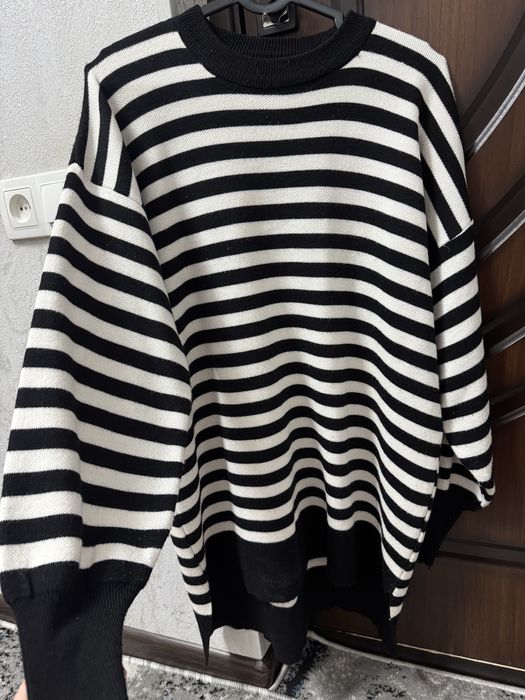 Полосатый свитер оверсайз — стиль и уют в одном образе