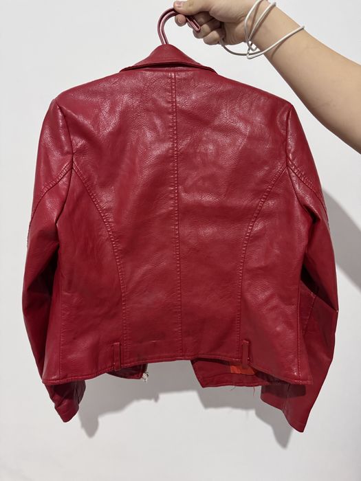 кожанная красная косуха