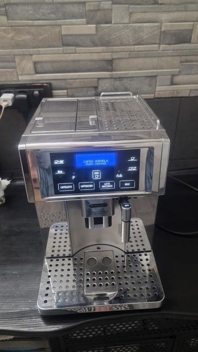 Vand expresor Delonghi Prima Donna avant in stare foarte buna