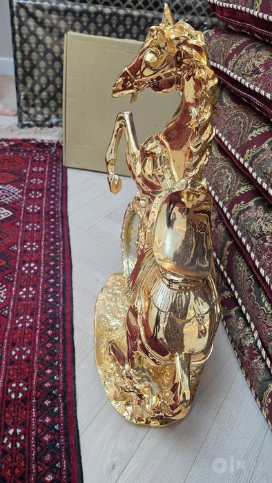 Suvenir ot soati bilan,Сувенир Статуэтка Подарок Конь Часы